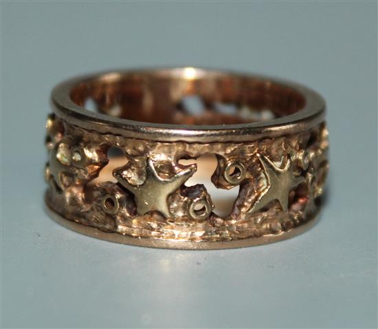Pierced 9ct gold band with the name MARY